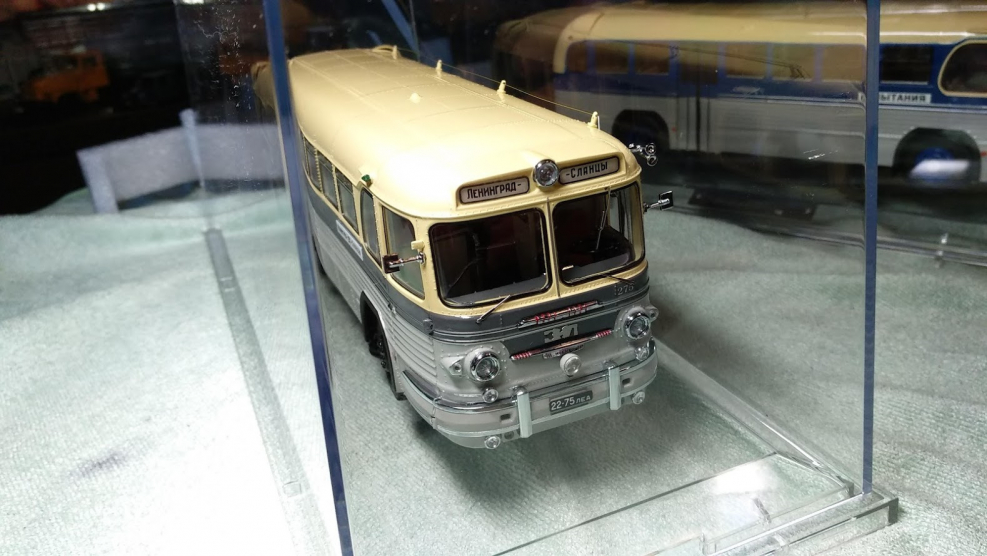 ЗИС 127 салон