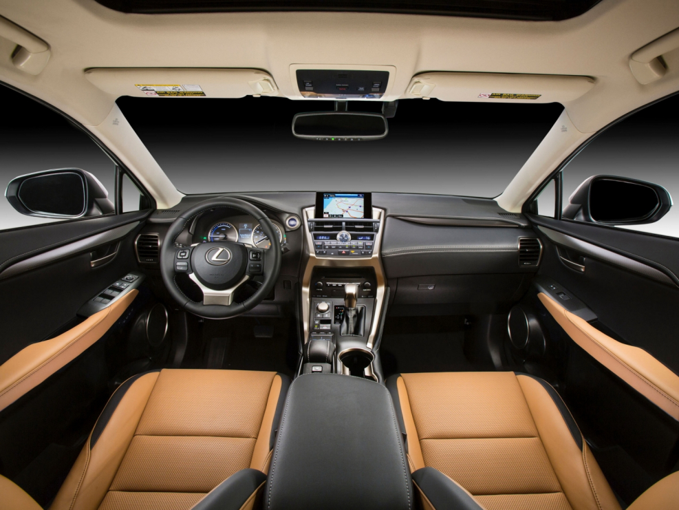 Lexus NX 200t салон