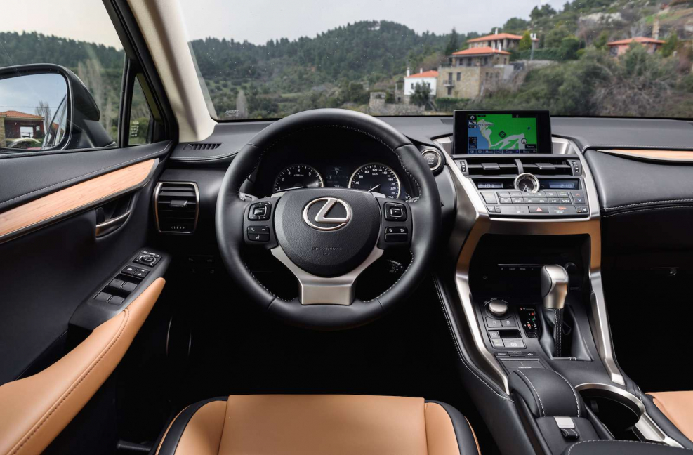 Lexus NX 200 салон