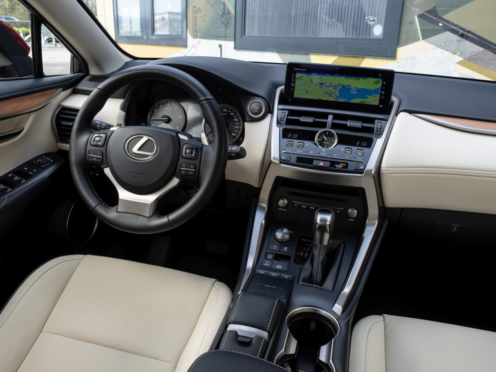 Lexus NX 200 салон