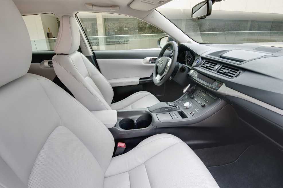 Автомобиль:Lexus, CT 200h внутри