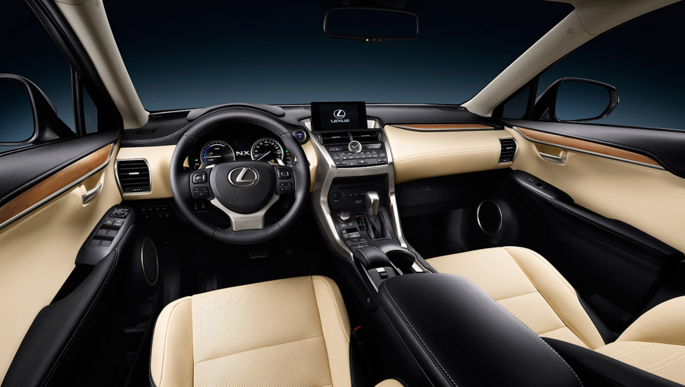 Lexus NX 300h салон