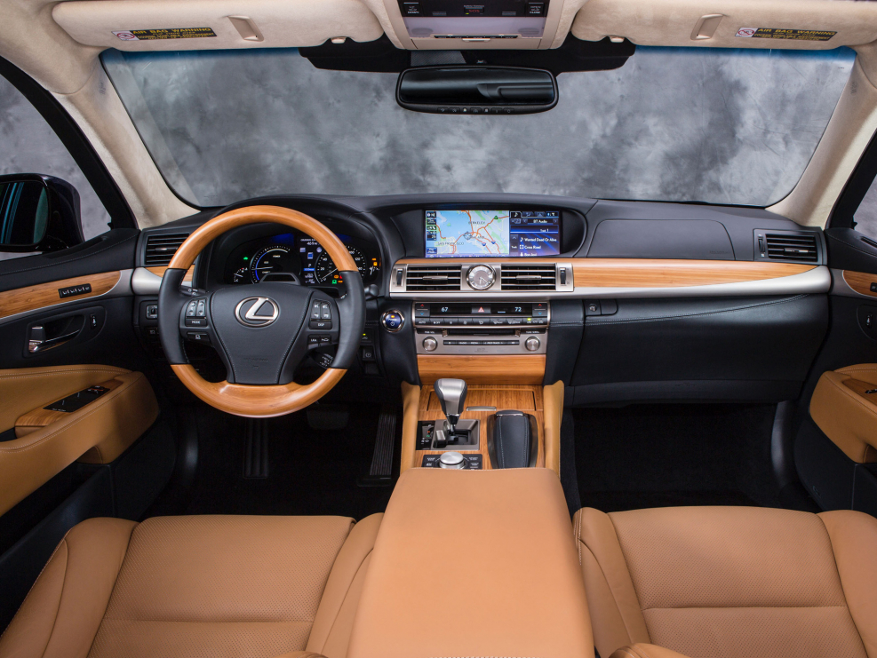 Lexus LX 600h
