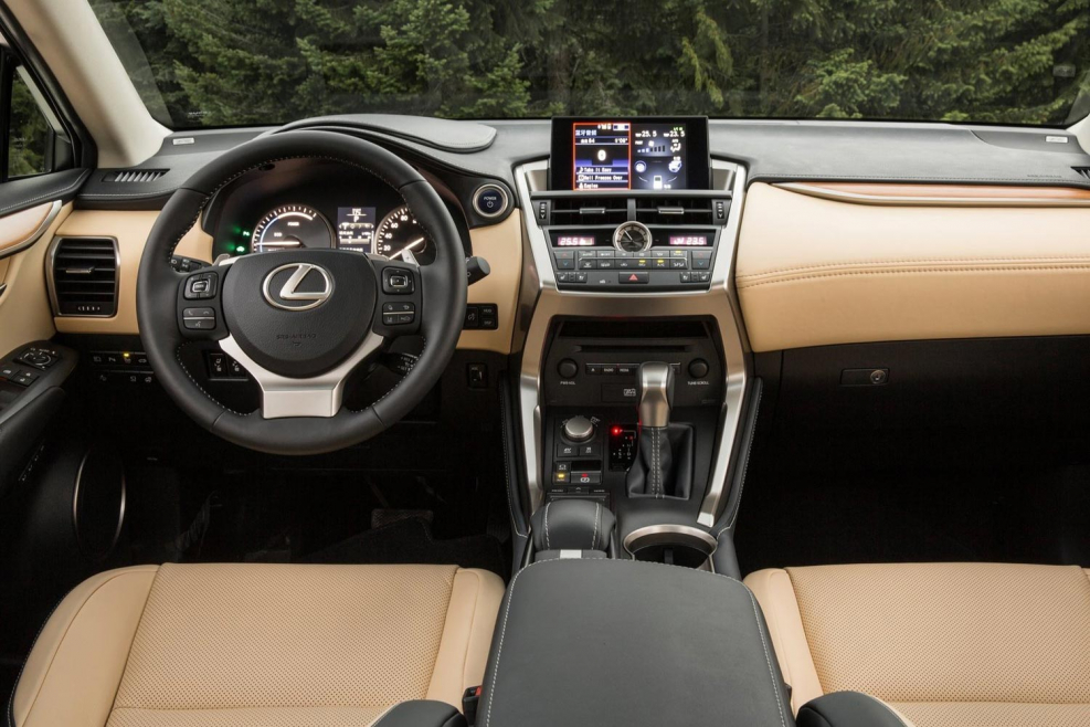 Lexus NX 200 салон