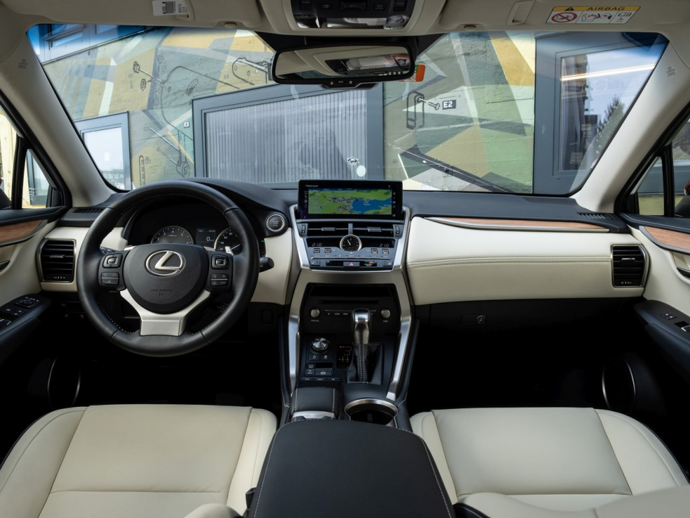 Панель Лексус NX 200