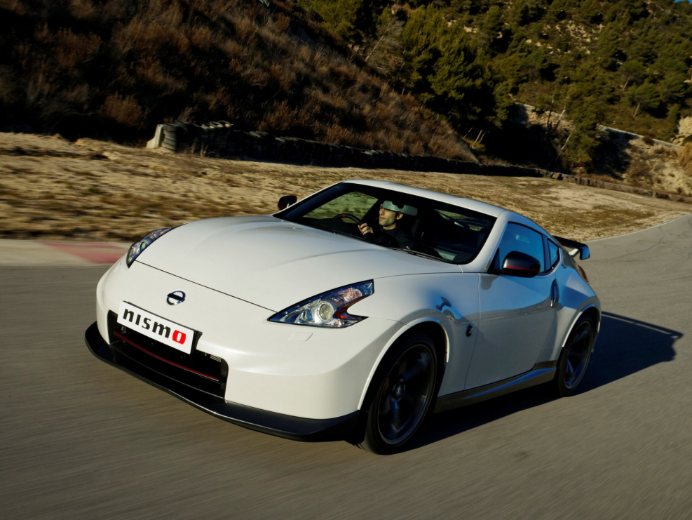 Nissan 370z белый