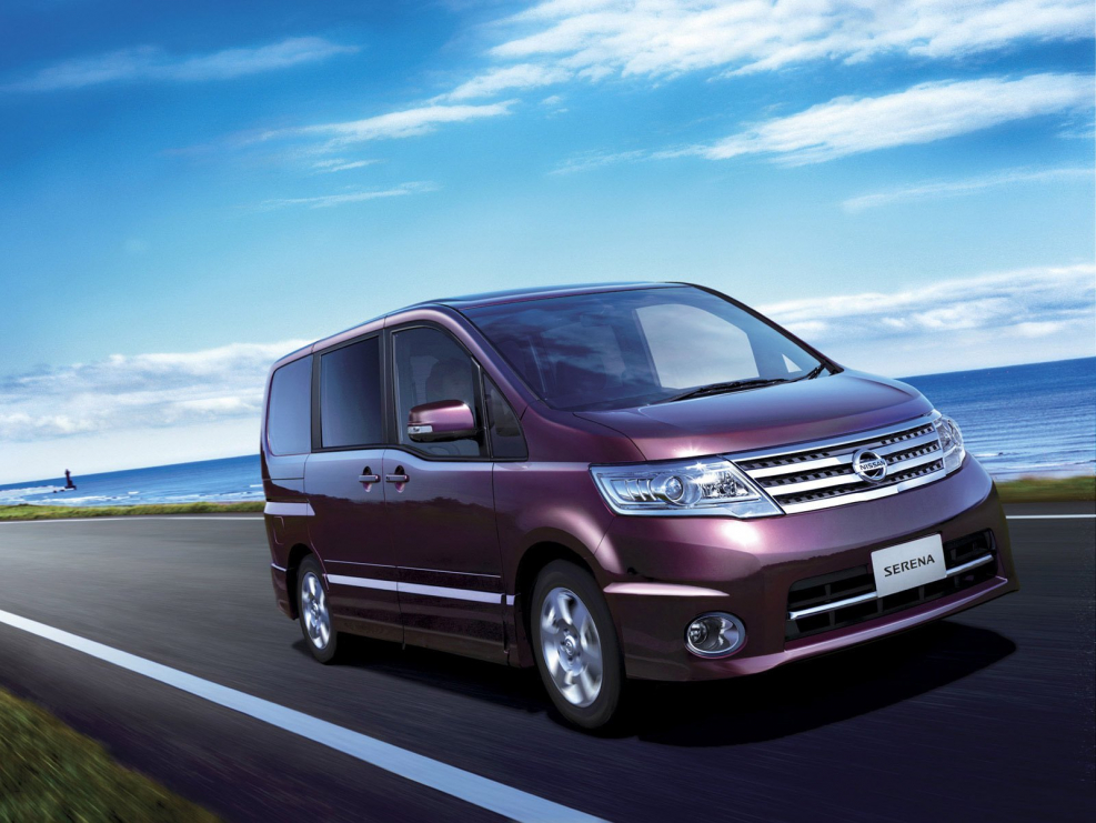 Минивэн Nissan Serena