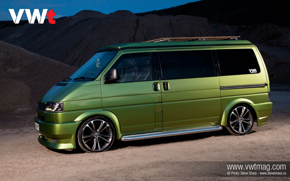 Volkswagen Transporter красный
