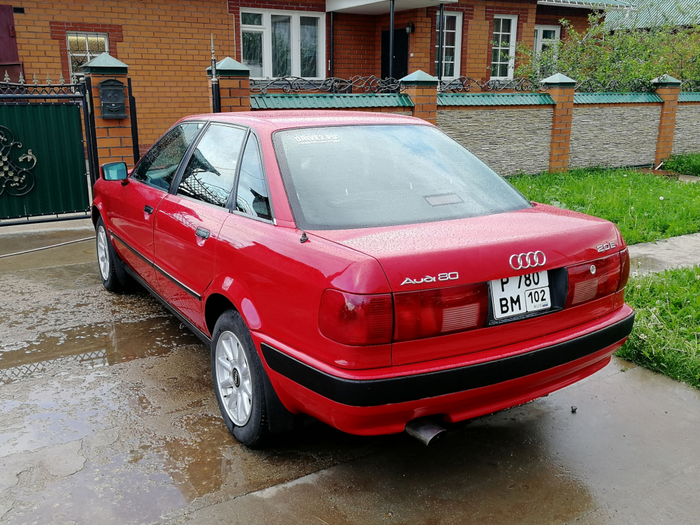 Ауди 80 Red