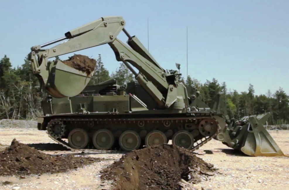 Военный экскаватор