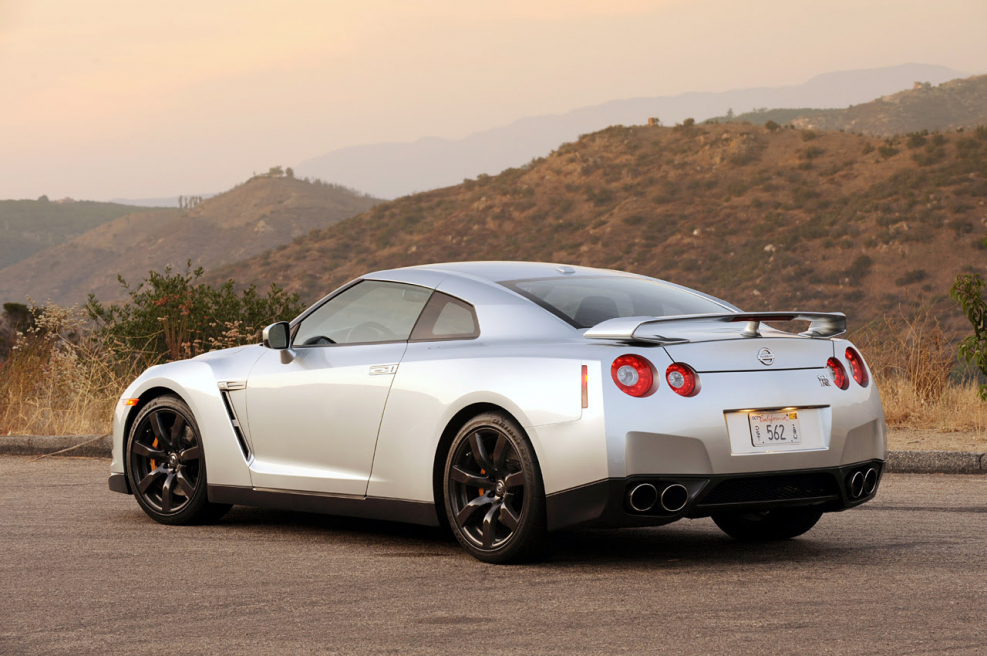Nissan gt 2010