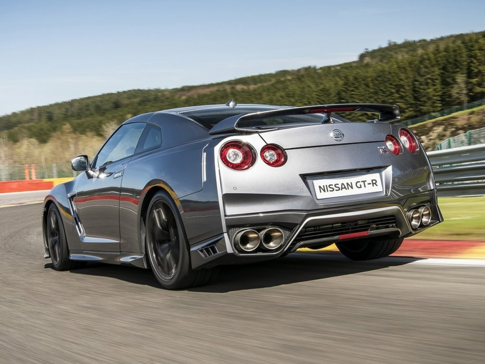 17 Nissan gt-r r35