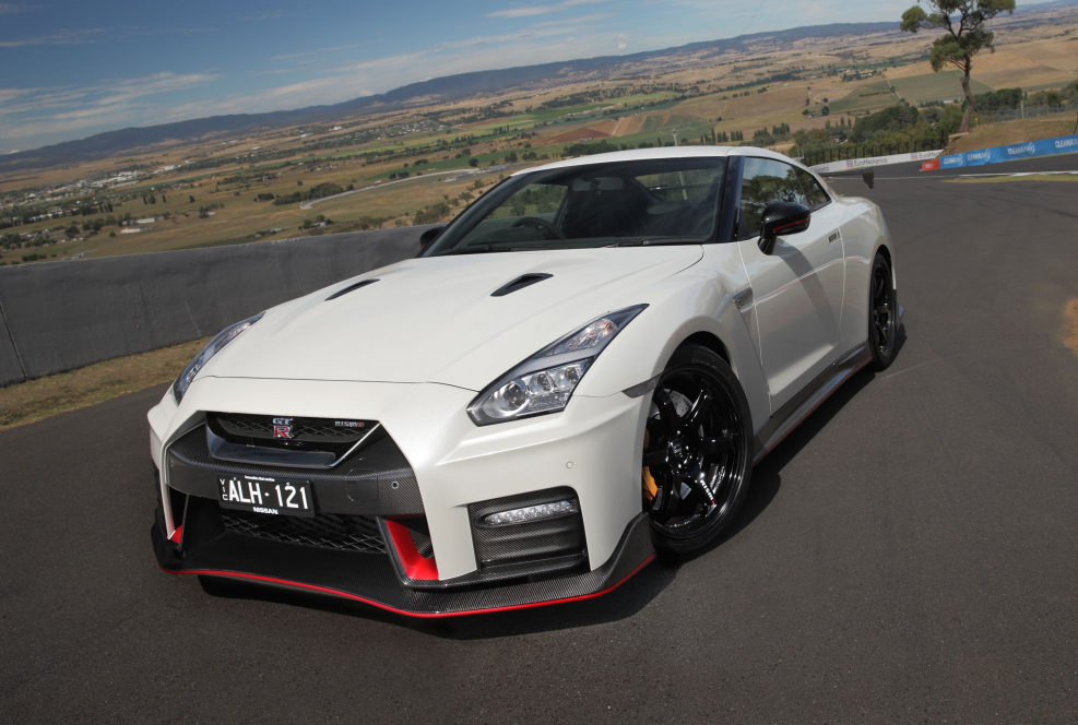 Машина "Nissan gt-r r35"