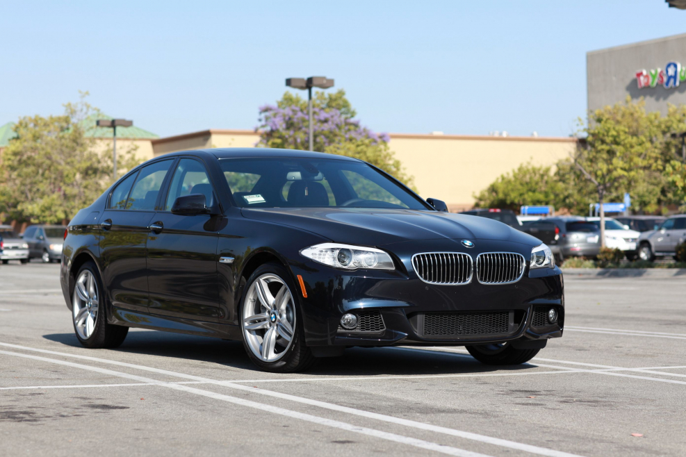 BMW 535i черная
