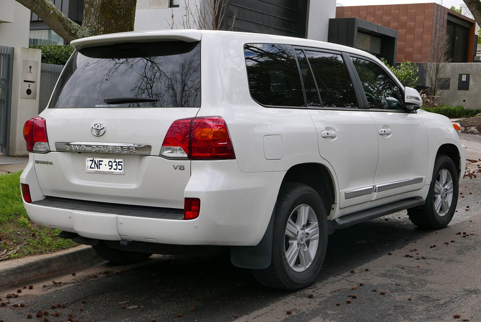 Toyota Land Cruiser 200 2000