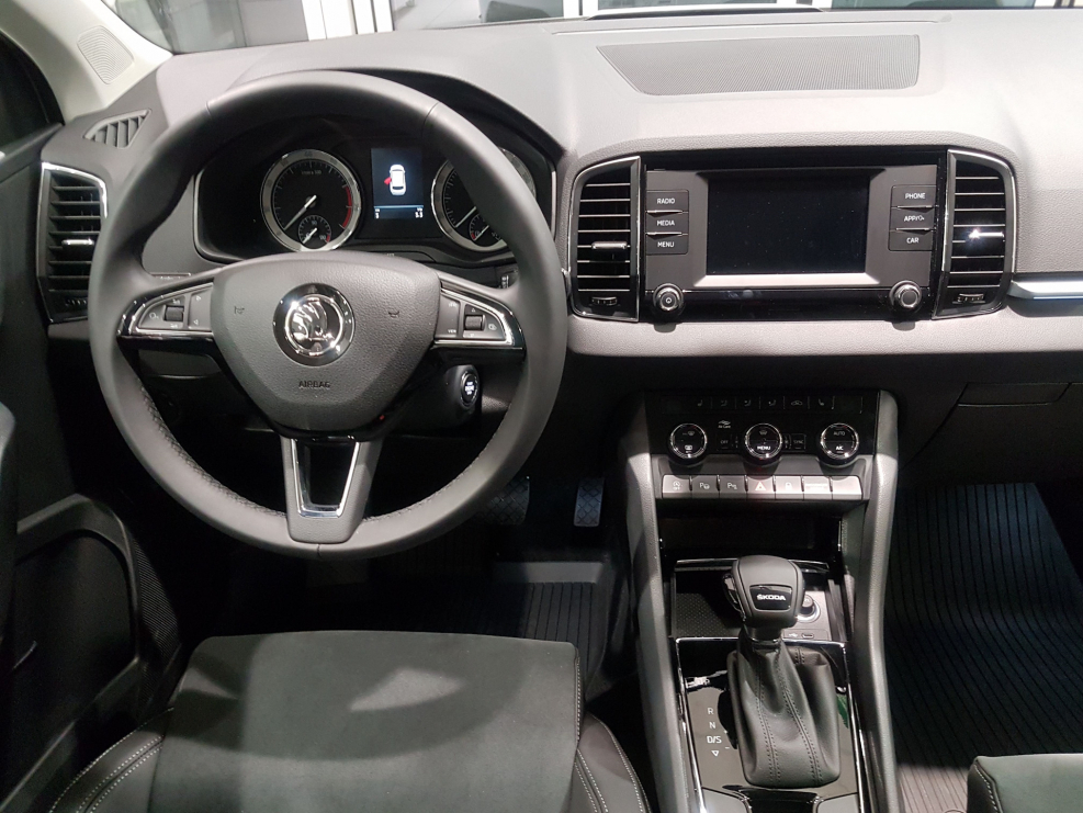 Skoda Karoq 2021 белый