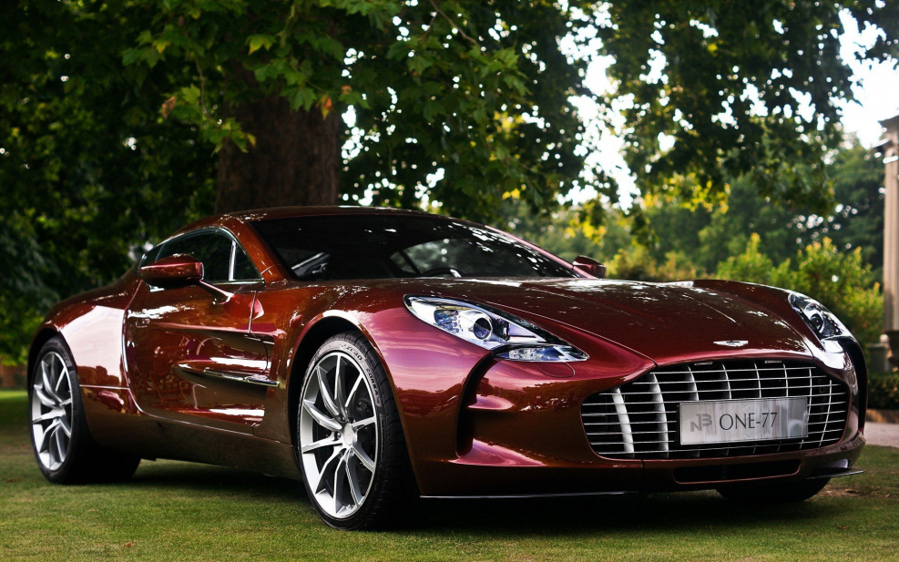Астон Мартин one 77