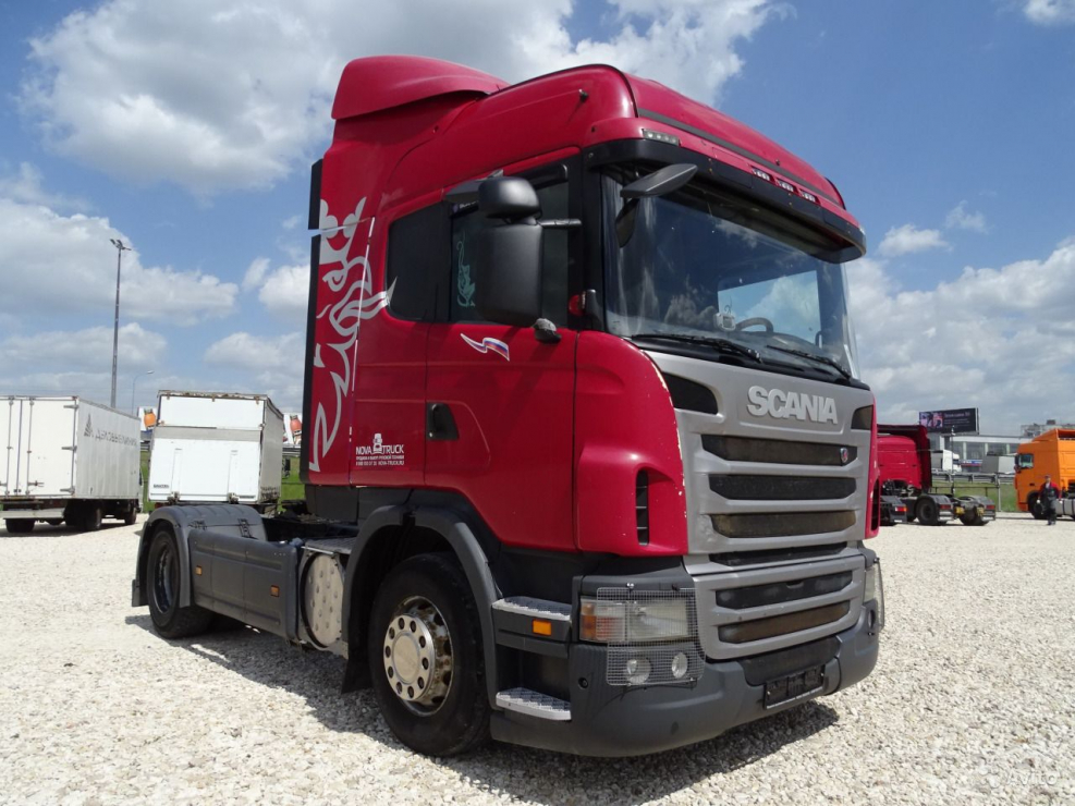 Red Scania g420