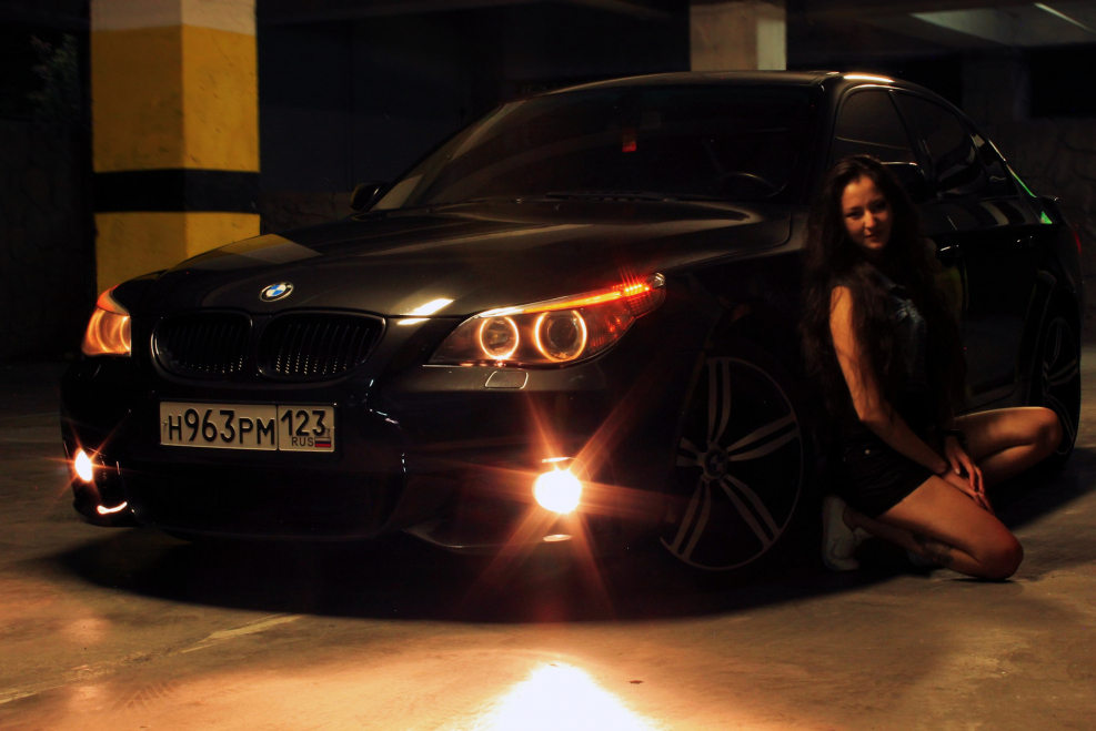 BMW 5 Series e60 ночью