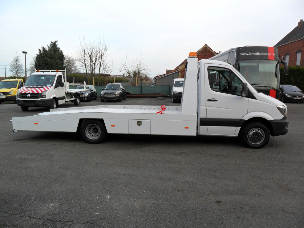 Крытый эвакуатор Mercedes-Benz Atego