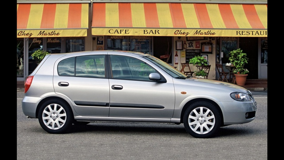 Nissan Almera n15 хэтчбек