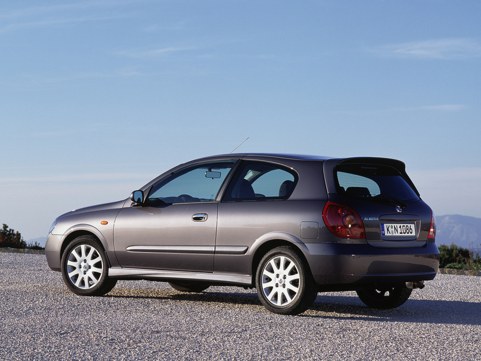 Nissan Almera 2005 хэтчбек