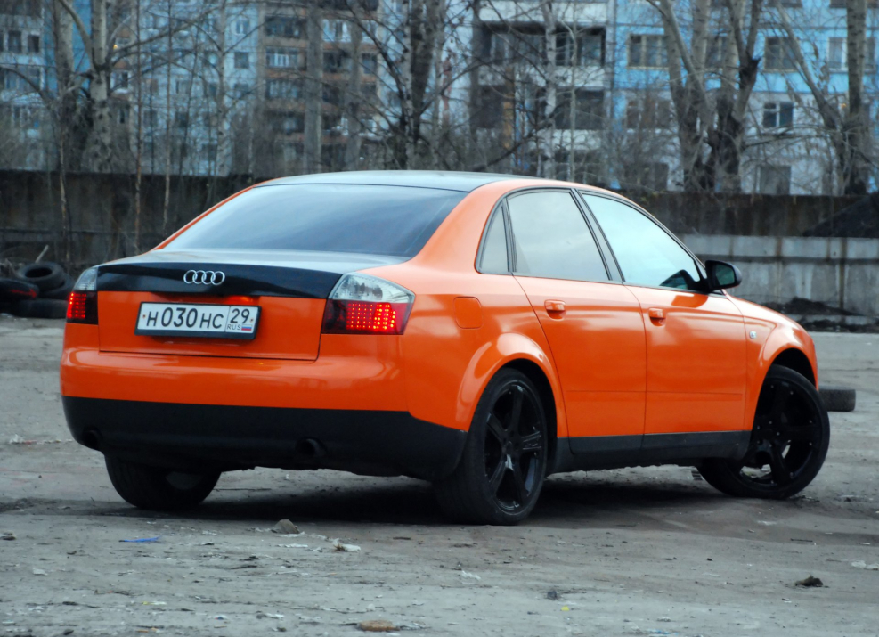 Audi a4 оранжевая