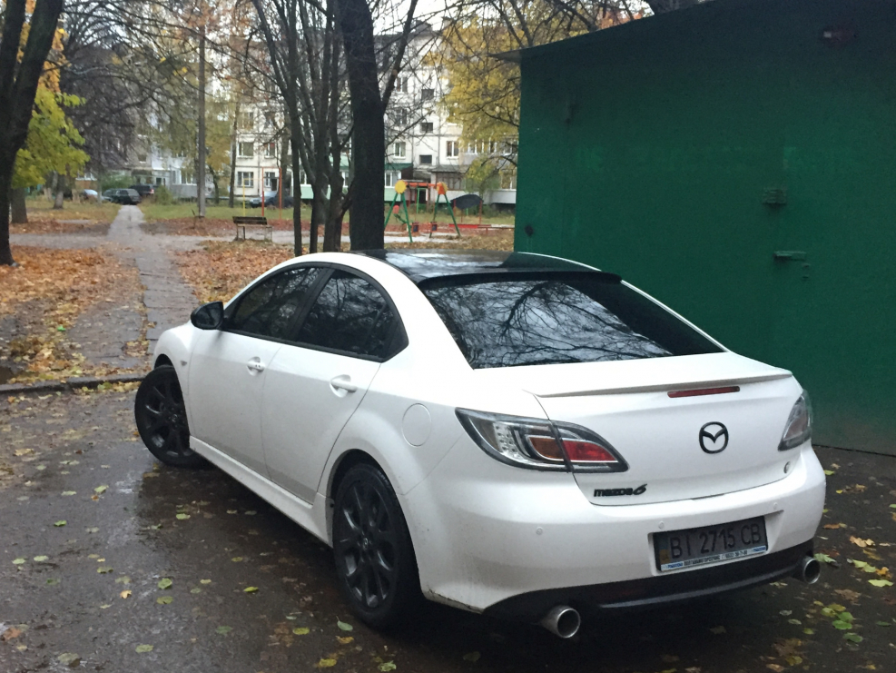 Мазда 6 2008 белая с черной крышей