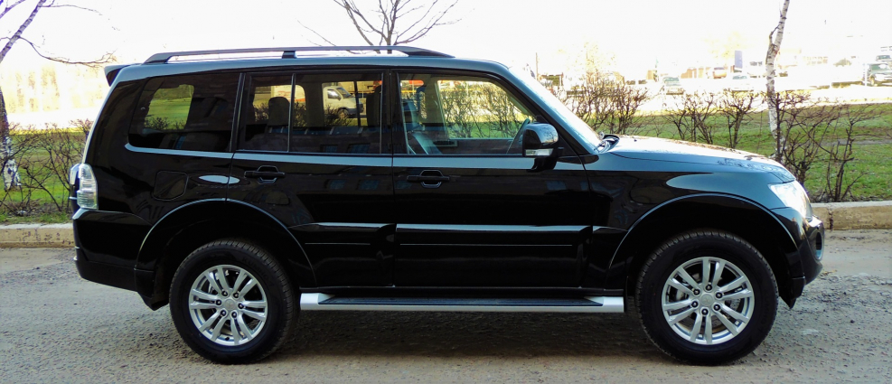Mitsubishi Pajero IV черный