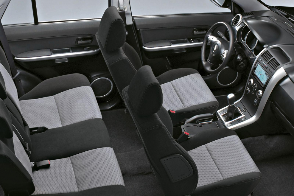 Suzuki Grand Vitara II салон