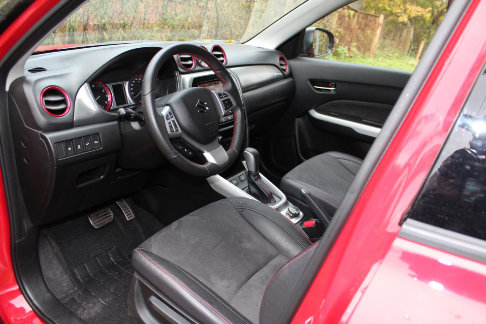 Suzuki Vitara s интерьер