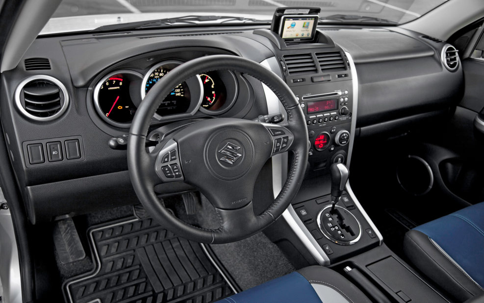 Suzuki Grand Vitara 2012 салон