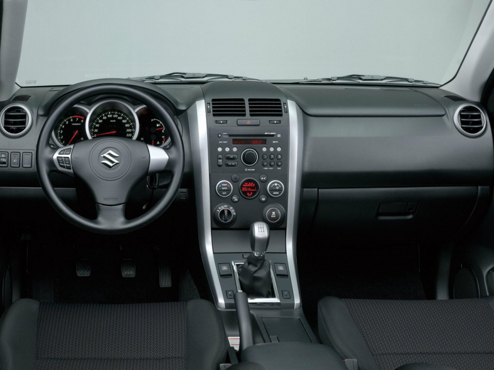 Suzuki Grand Vitara 2012 салон