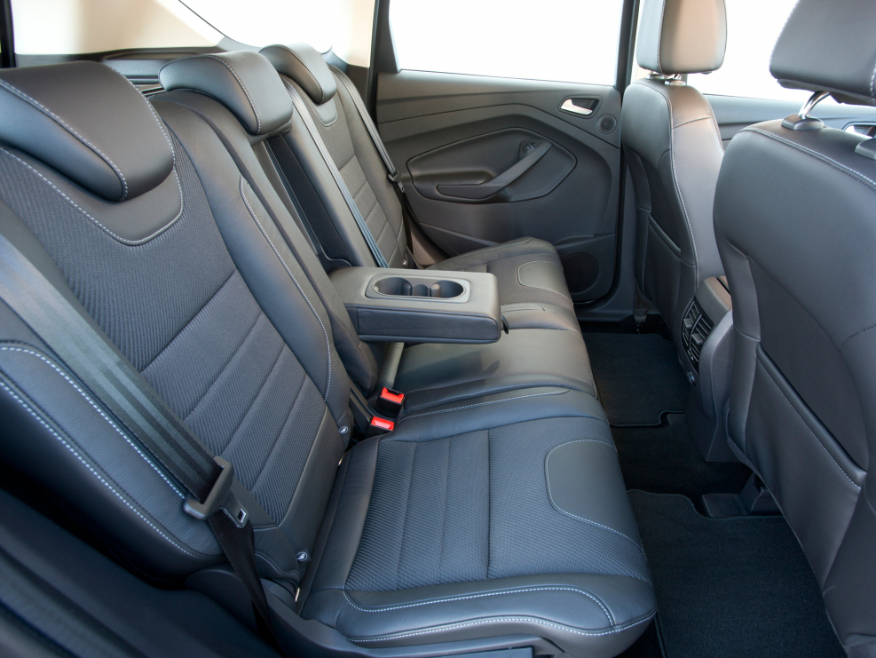 Ford Kuga 2 задний ряд