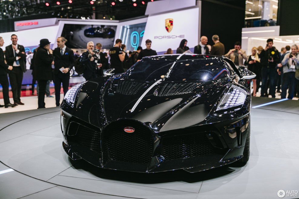 Машина Бугатти la voiture noire