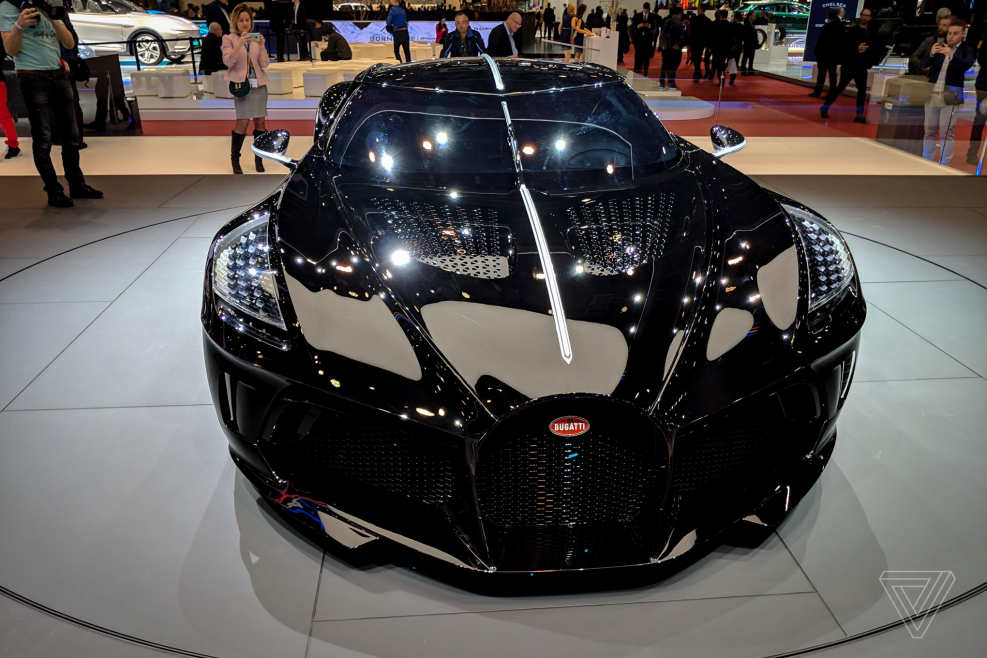Bugatti voiture noire Роналду
