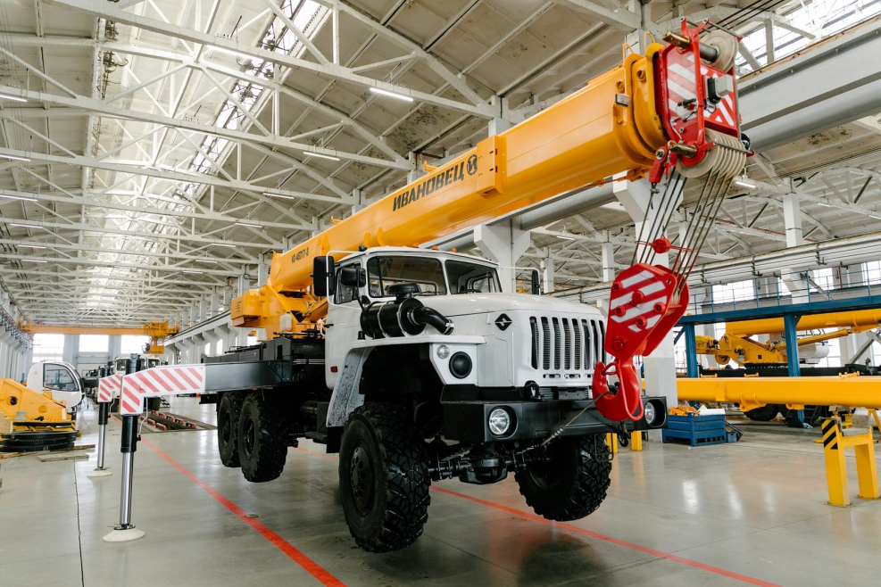 Автокран Ивановец КС-35714