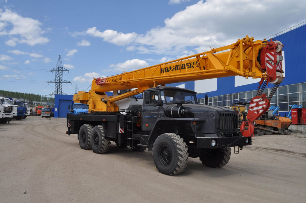 Автокран Ивановец КС-45717-1