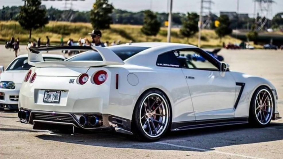 Nissan GTR 10