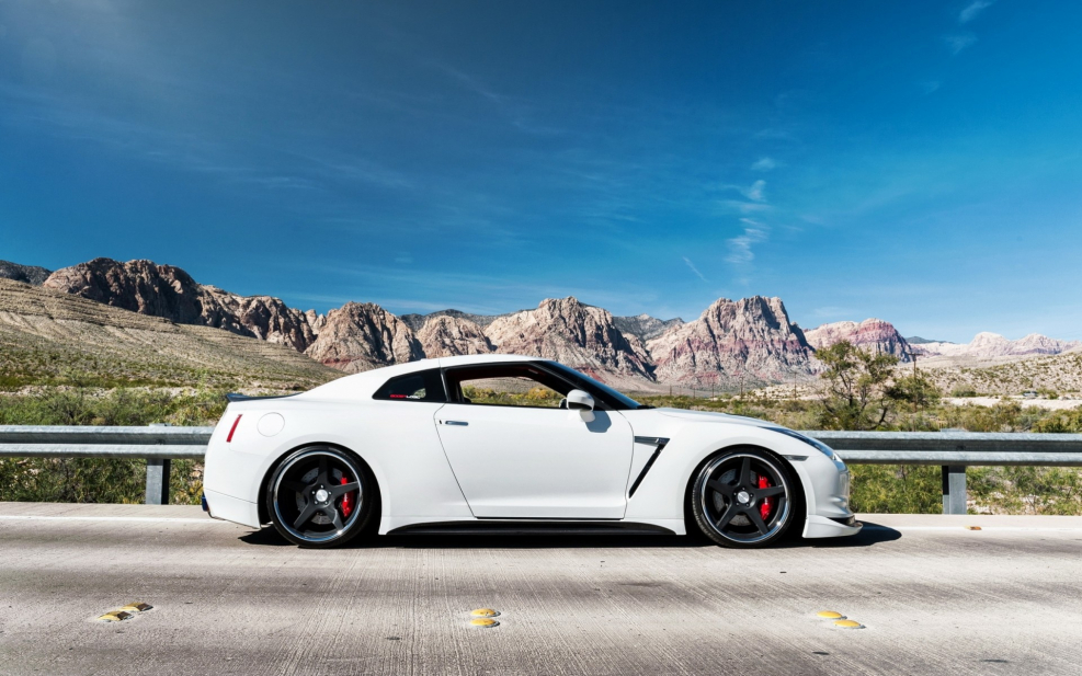 Nissan GTR White Tuning