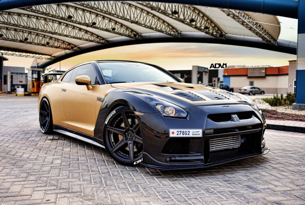 Nissan GTR r35 Gold