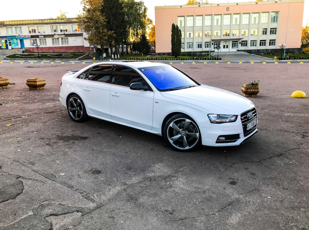 Audi a4 b8 r18