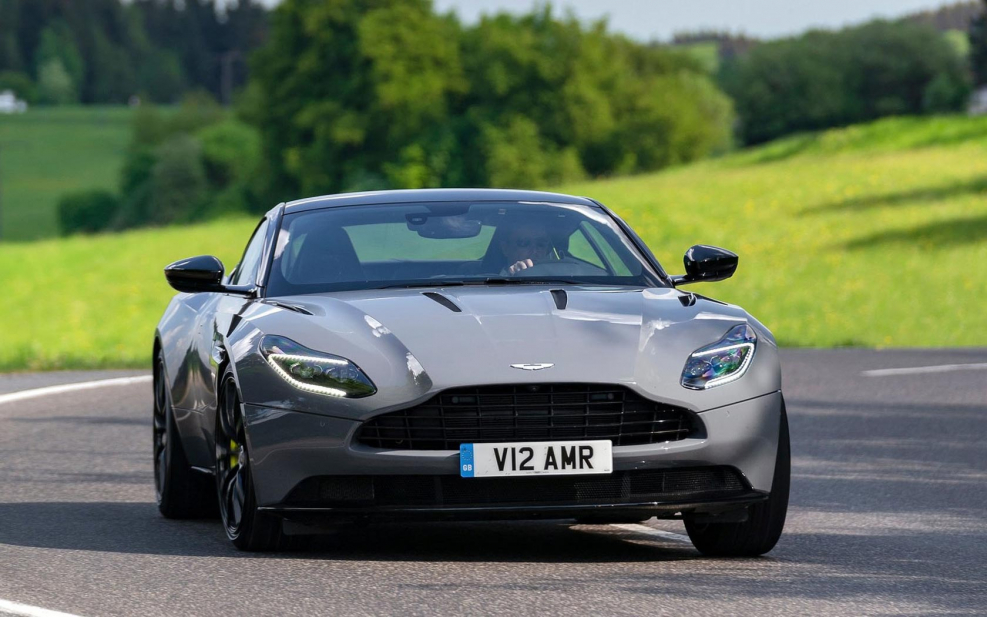 Aston Martin db11 v12
