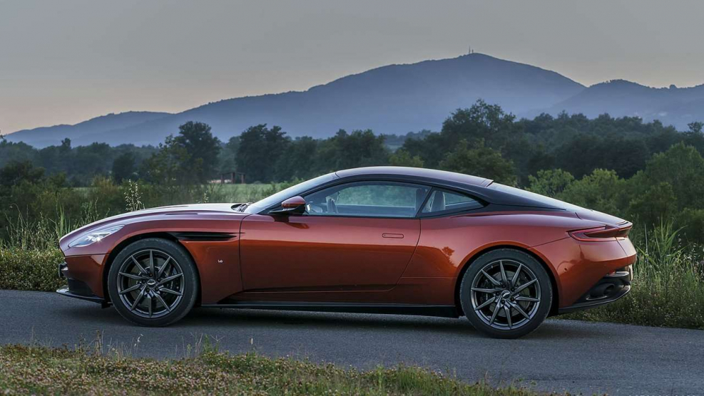 Aston Martin db11 v8