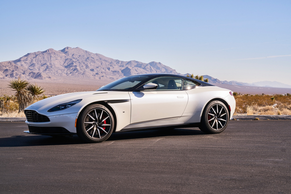 Астон Мартин db11