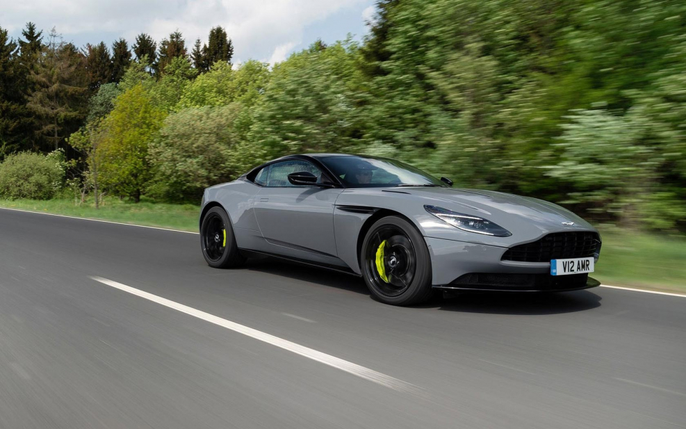 Aston Martin db11 2017