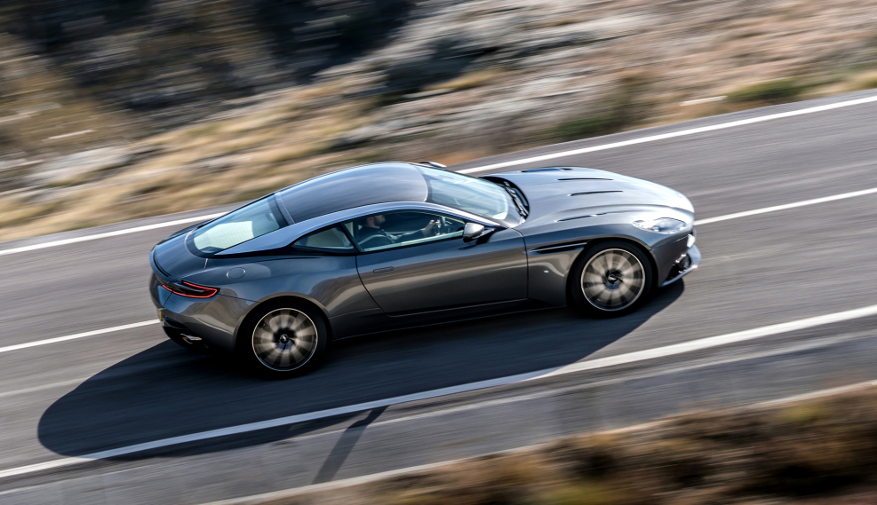 Машина Aston Martin db11