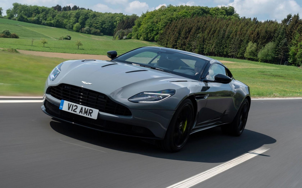 Астон Мартин db11 Amr
