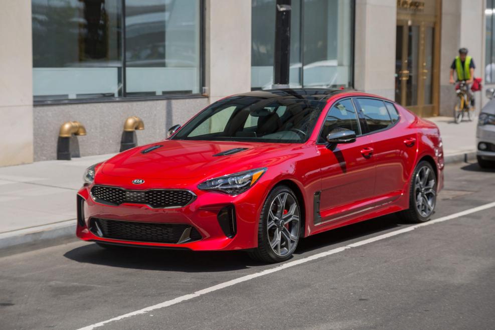 Kia спортивная Stinger