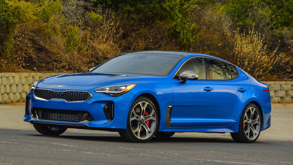 Kia спортивная Stinger